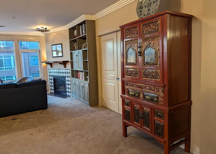 New Downtown 2 Beds, 2 Baths Waterfront Alaska 335