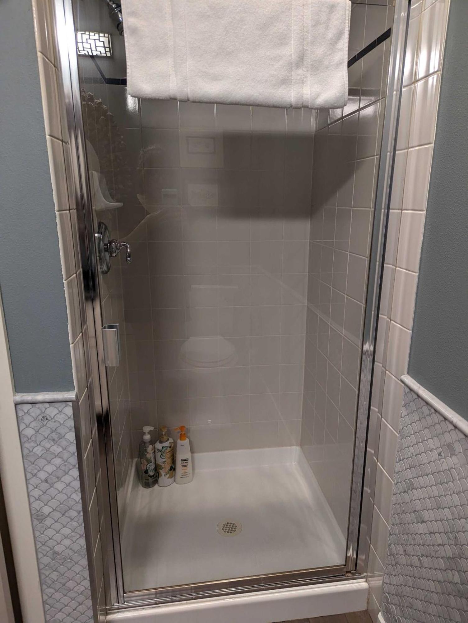 Hébergement de vacances New Downtown 2 Beds, 2 Baths Waterfront Alaska 335