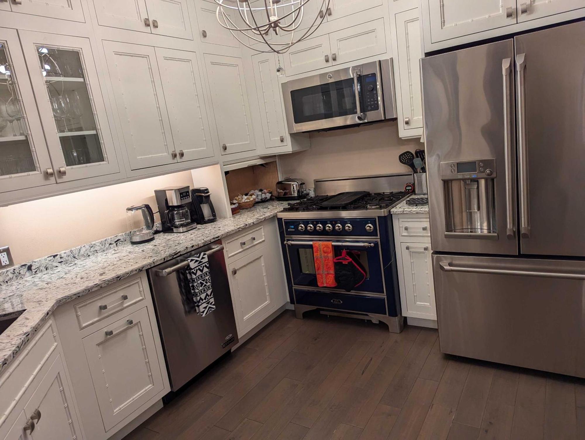 Hébergement de vacances New Downtown 2 Beds, 2 Baths Waterfront Alaska 335 *